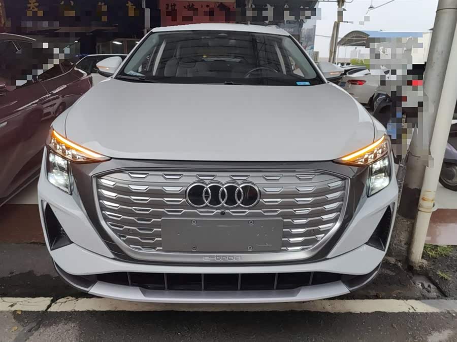 Audi Q5 e-tron 2024 immagine di auto #4