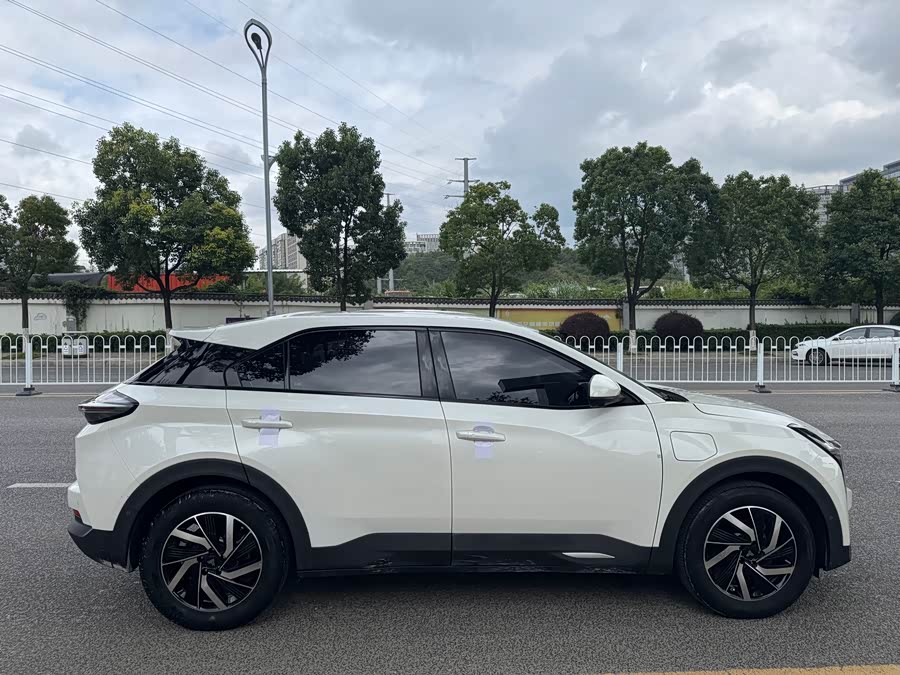 哪吒汽车 哪吒U 2022 汽车图片 #4