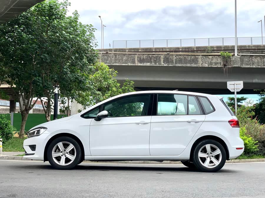 Volkswagen Golf Sportsvan 2018 car image #4