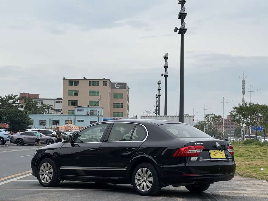 Skoda Superb 2013 car image #4