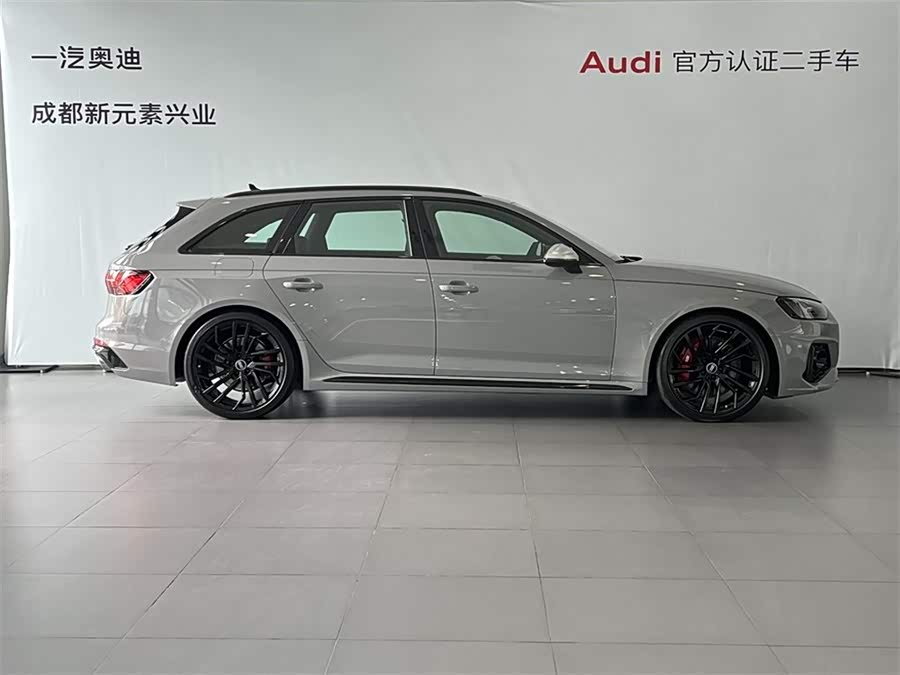 Audi RS 4 2023 car image #4
