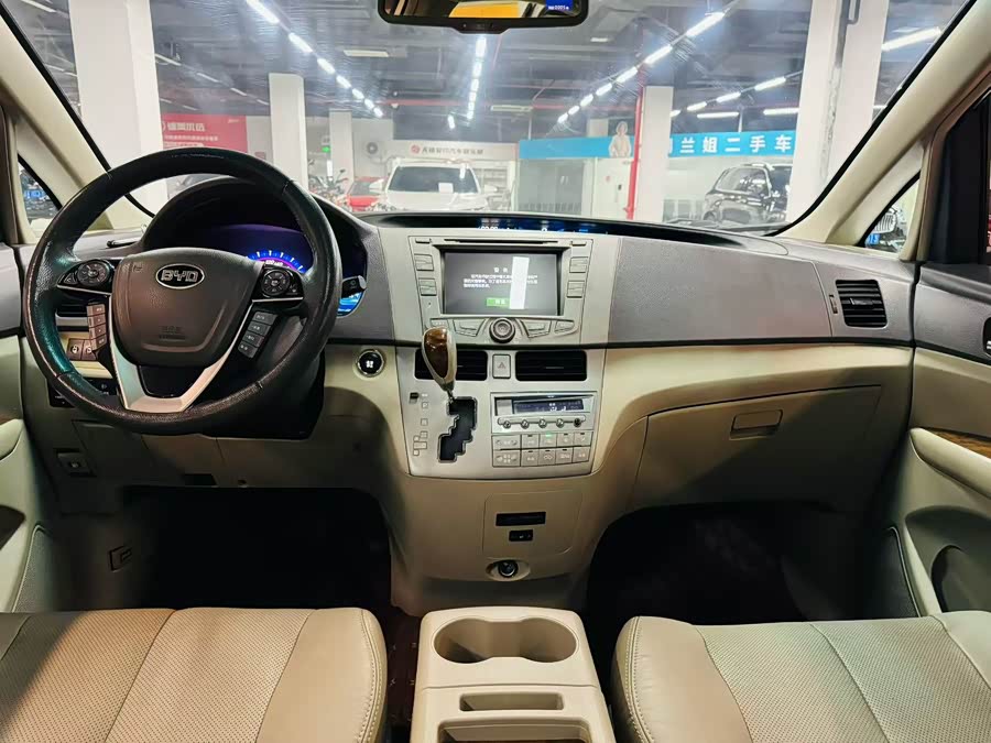 BYD M6 2014 #4 BYD M6 2014 car image #4