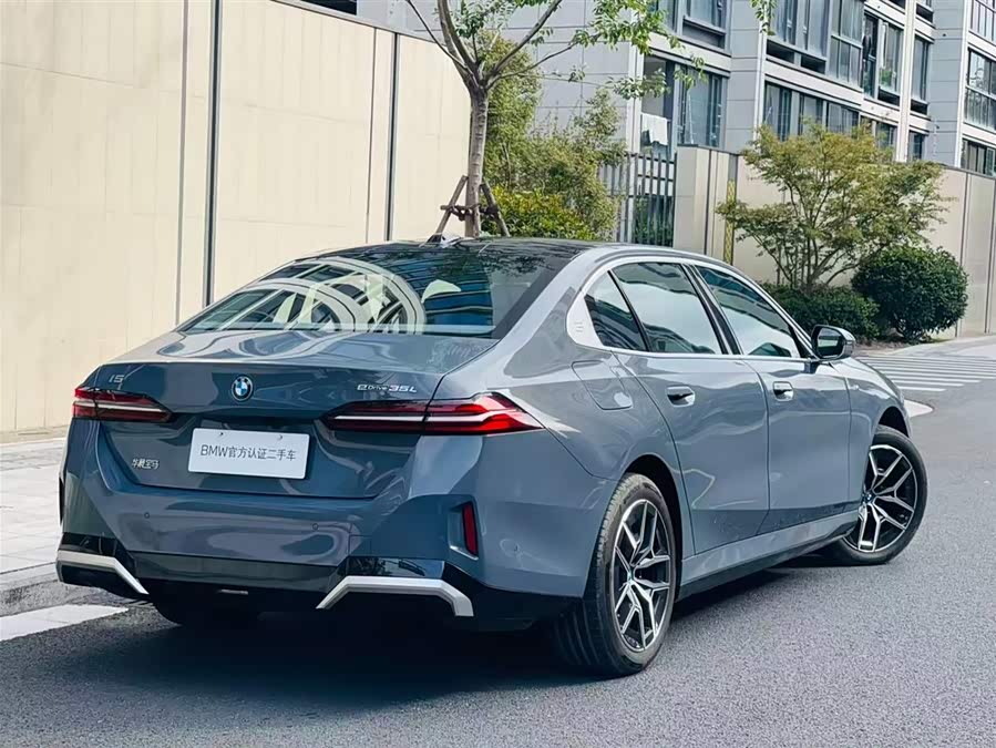 BMW i5 2024 car image #4