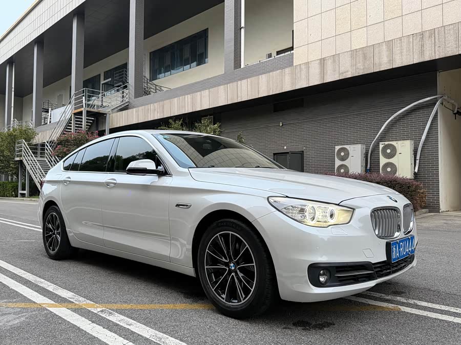 BMW 5 Series GT 2015 immagine di auto #4