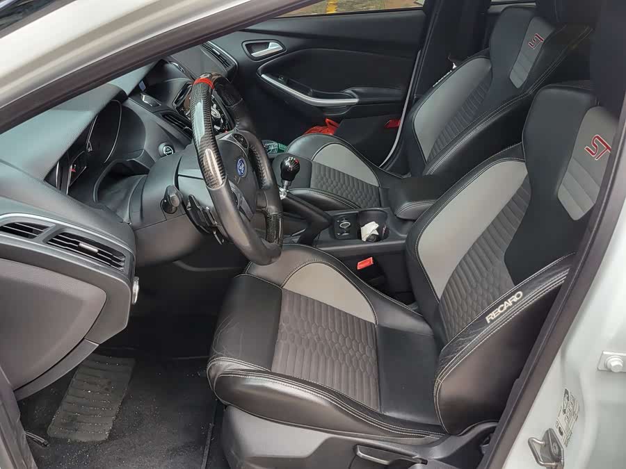 Ford Focus (Imported) 2014 #4 Ford Focus (Imported) 2014 car image #4