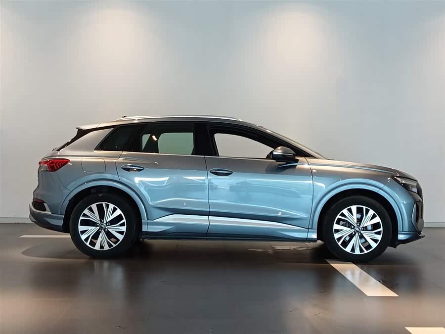 Audi Q4 e-tron 2024 immagine di auto #4