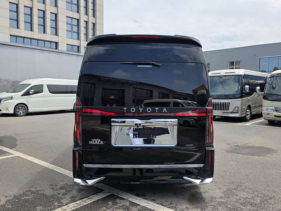 Toyota Hiace 2024 immagine di auto #4