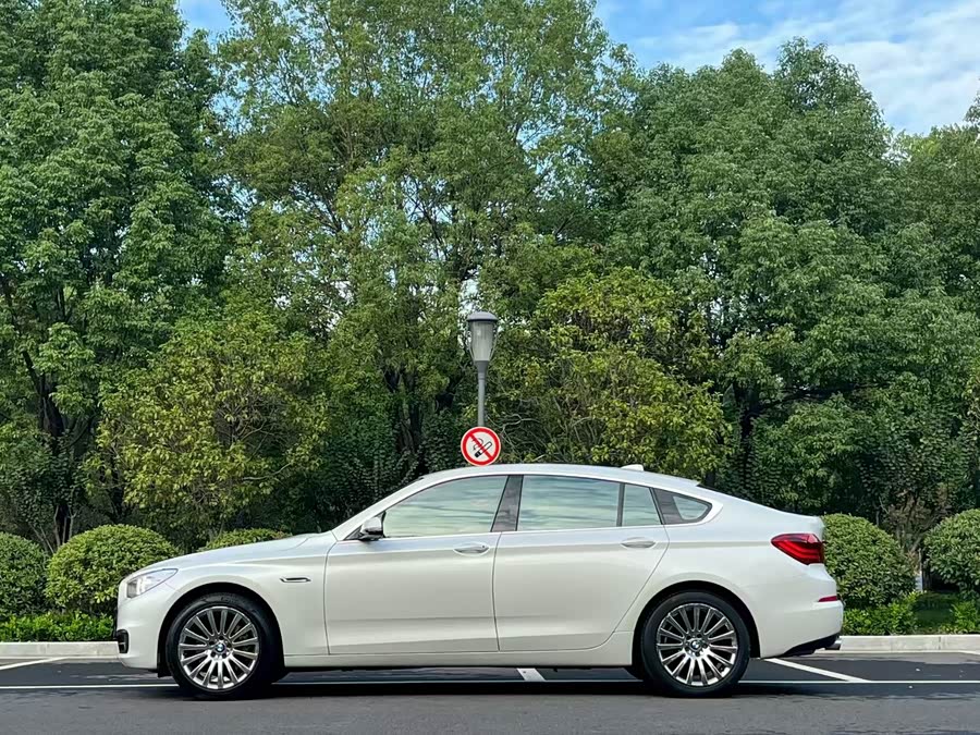 BMW 5 Series GT 2017 immagine di auto #4