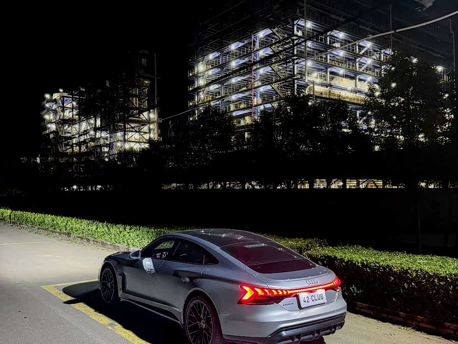 Audi e-tron GT 2024 car image #4