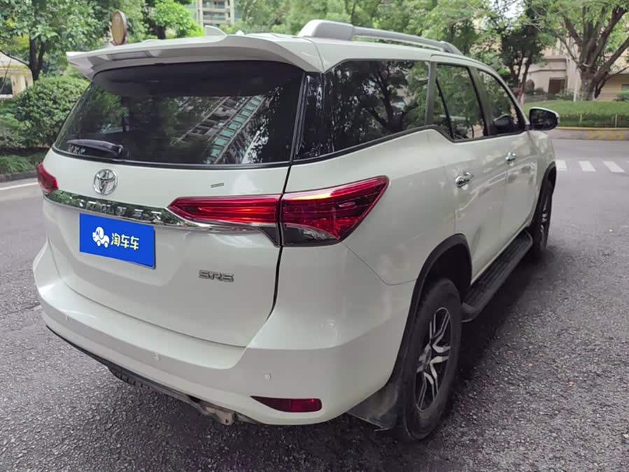 Toyota Fortuner 2018 immagine di auto #4