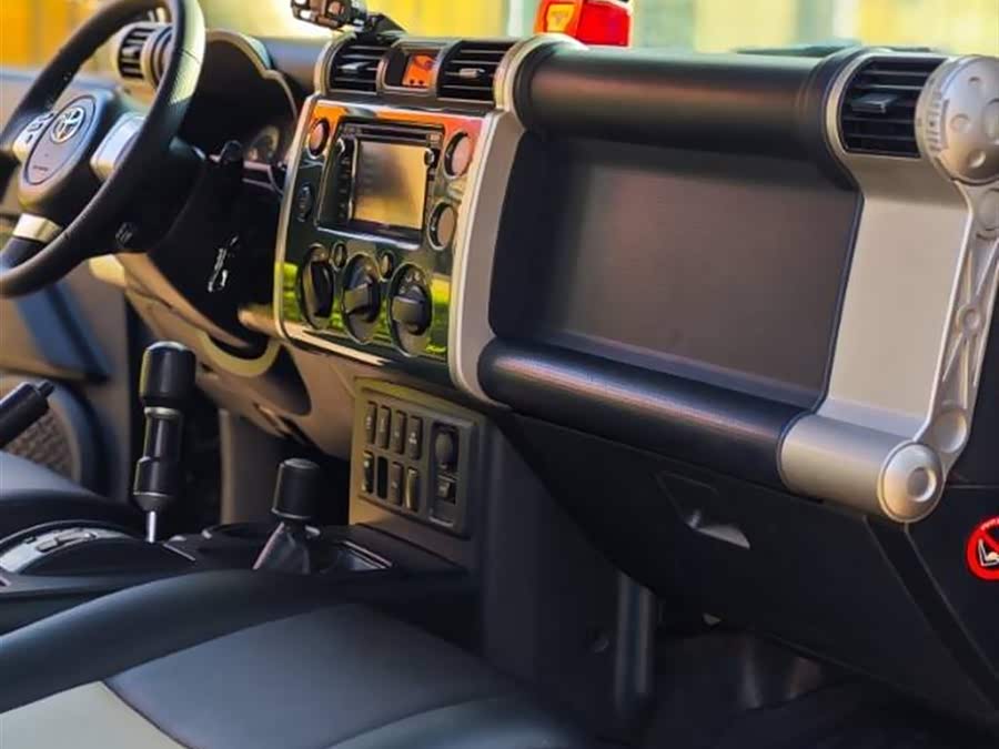 Toyota FJ Cruiser 2011 car image #4