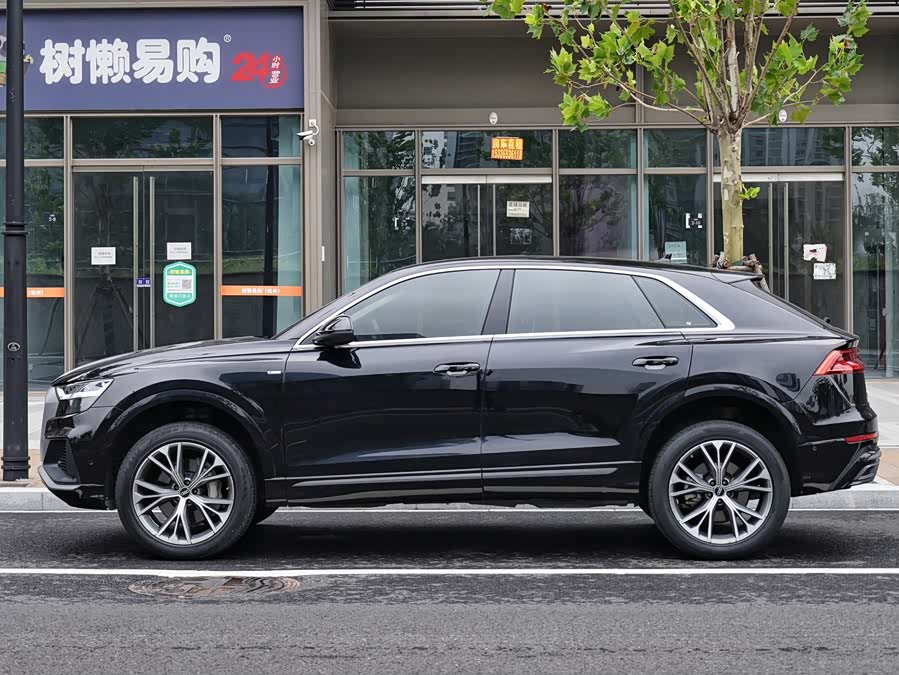 Audi Q8 2021 car image #4