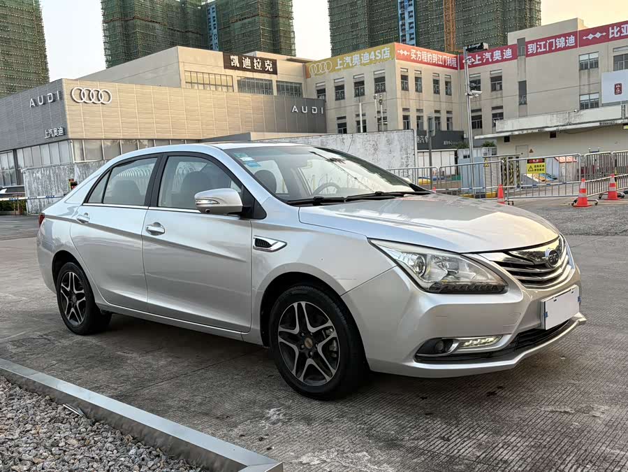 BYD G5 2014 #4 BYD G5 2014 изображение автомобиля #4