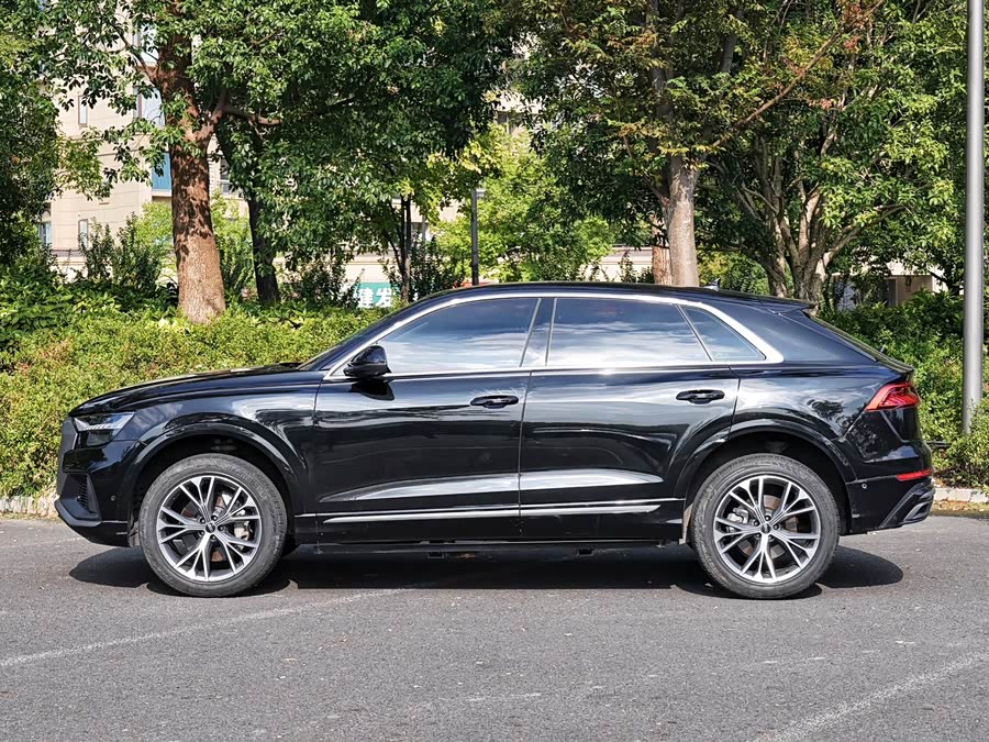 Audi Q8 2022 car image #4
