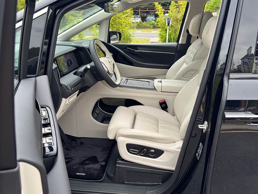 GAC Trumpchi Xiangwang M8 car image #4