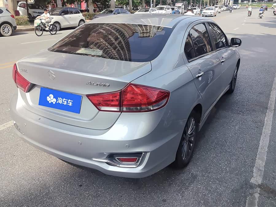 Suzuki Ciaz 2015 изображение автомобиля #4