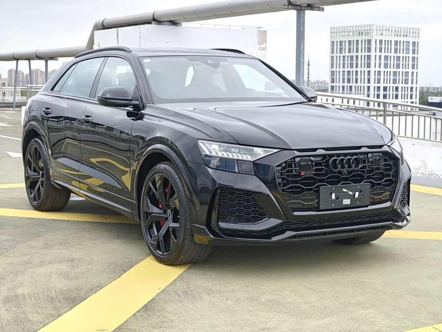 Audi RS Q8 car image #4