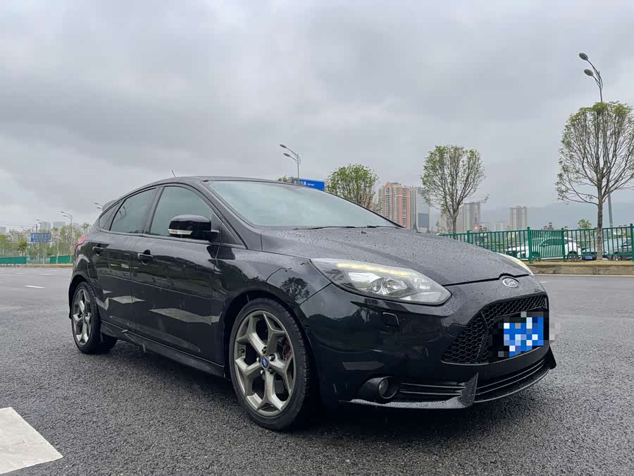 Ford Focus (Imported) 2013 car image #4