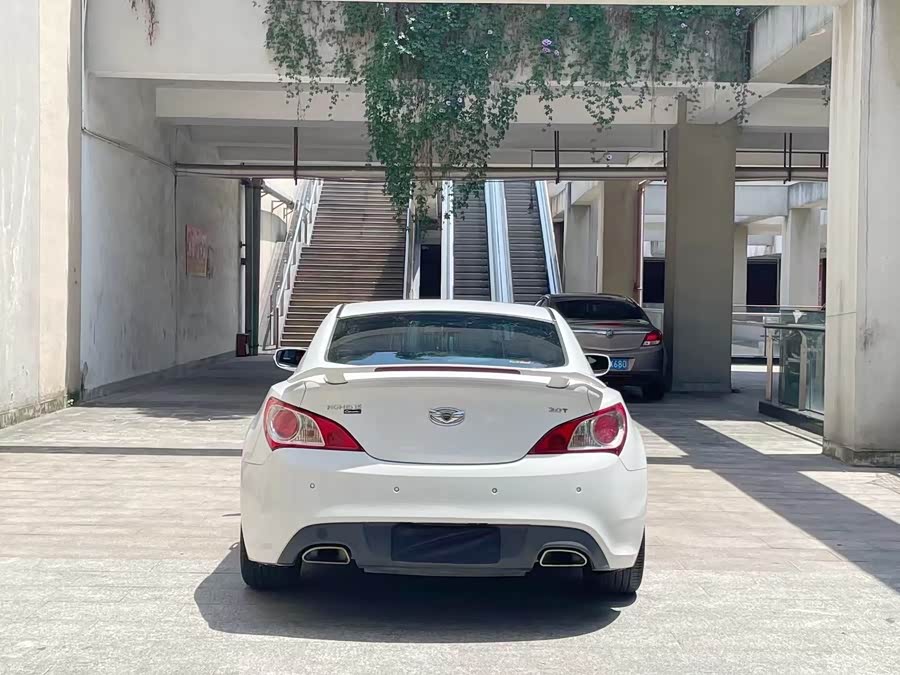 Hyundai Rohens-Coupe 2011 car image #4