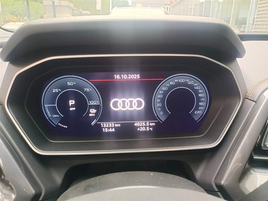 Audi Q4 e-tron 2024 صورة سيارة #4