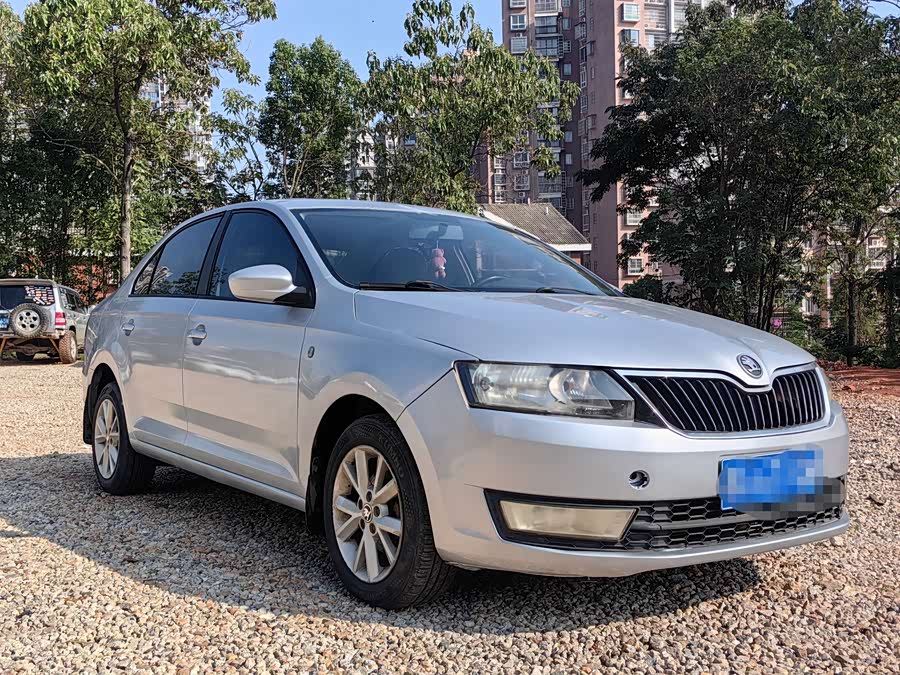 Skoda Rapid 2013 #4 Skoda Rapid 2013 car image #4