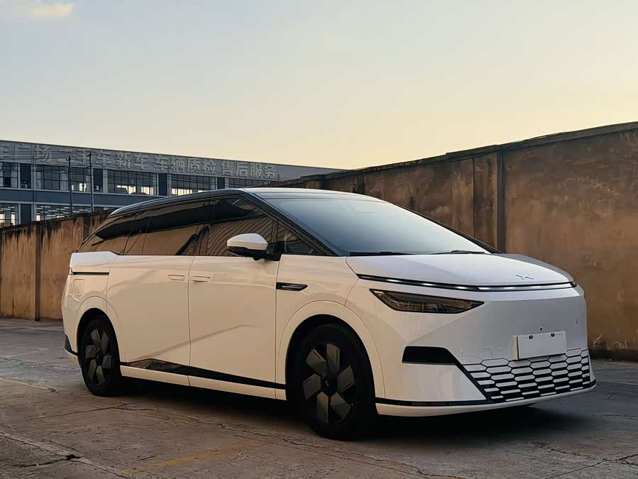 Xpeng X9 2024 imagem de carro #4