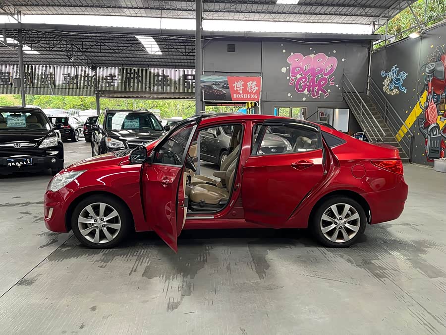 Hyundai Reina 2010 #4 Hyundai Reina 2010 car image #4