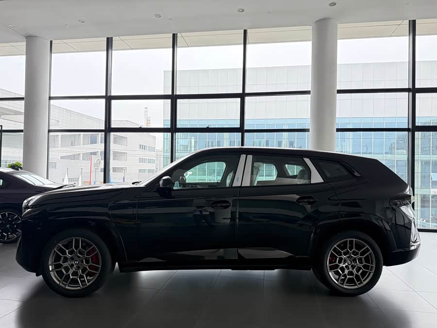 BMW XM صورة سيارة #4