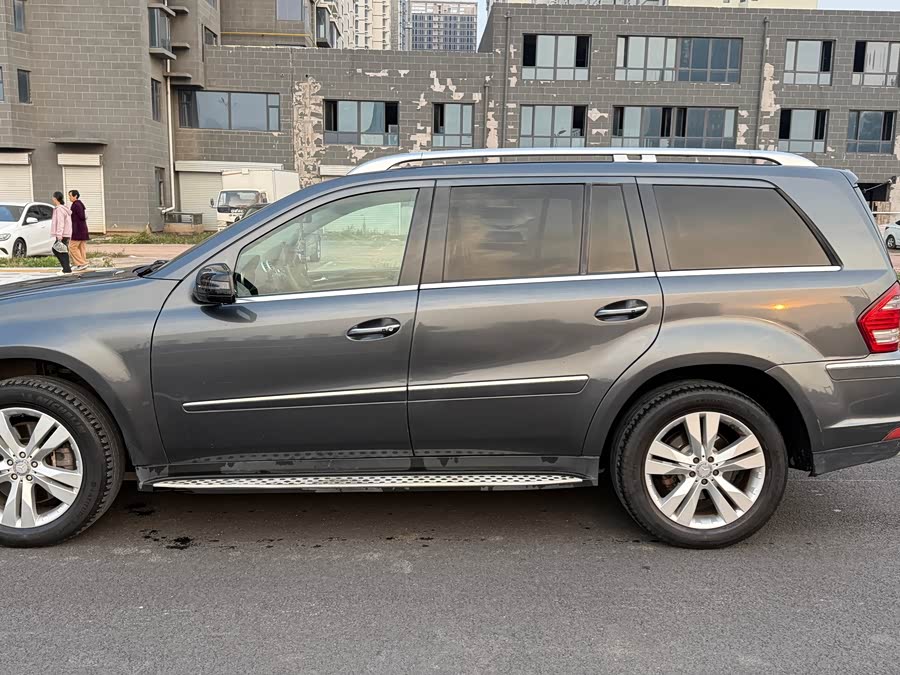 Mercedes-Benz GL Class 2010 car image #4