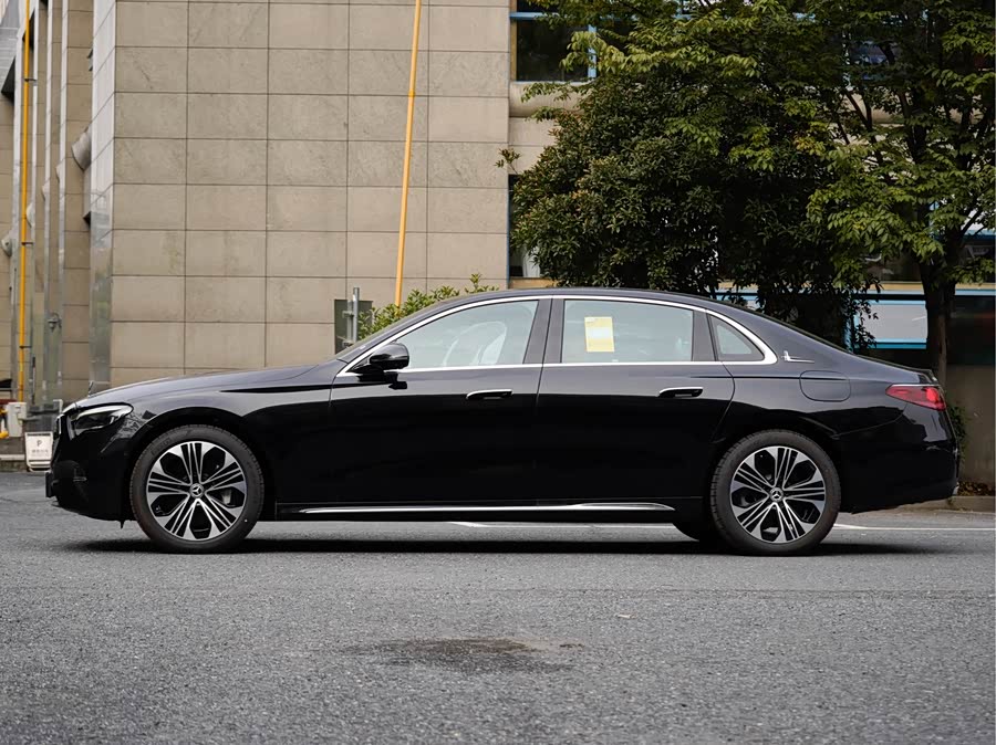 Mercedes-Benz E Class New Energy 2023 car image #4