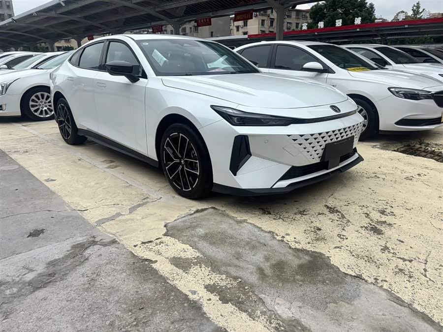 Changan UNI-V iDD 2025 #4 Changan UNI-V iDD 2025 car image #4