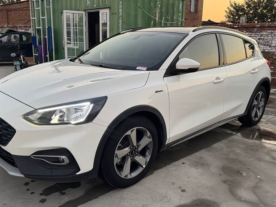 Ford Focus Active 2020 car image #4