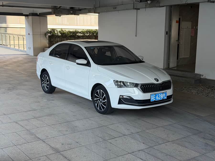 Skoda Rapid 2021 car image #4
