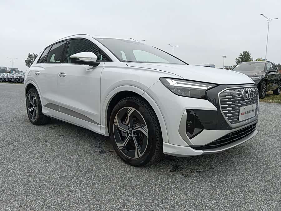 Audi Q4 e-tron 2024 immagine di auto #4