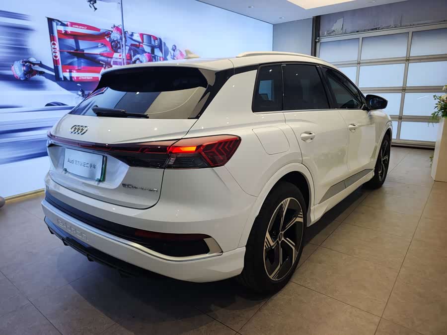 Audi Q4 e-tron 2025 immagine di auto #4