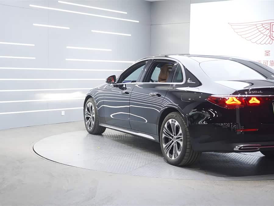 Mercedes-Benz E Class New Energy 2025 car image #4