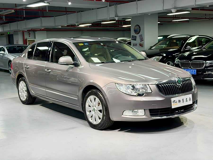 Skoda Superb 2012 car image #4