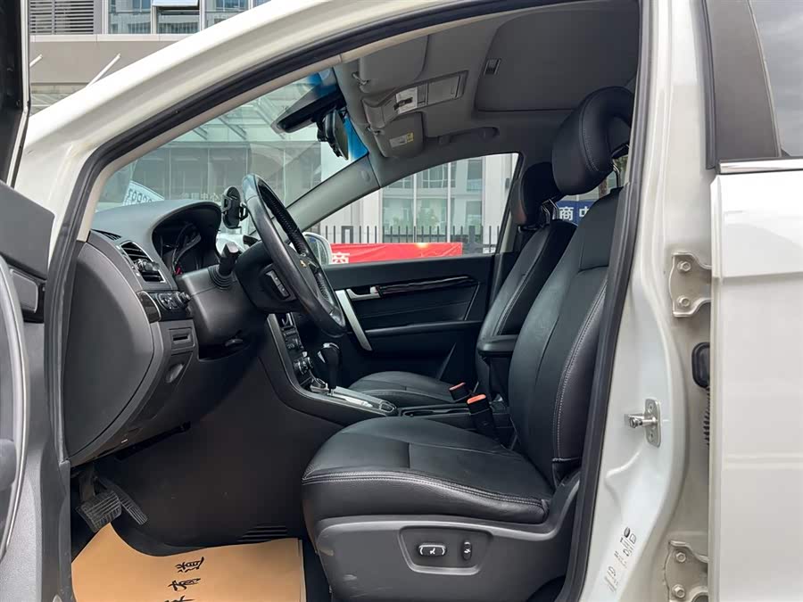 Chevrolet Captiva 2017 car image #4
