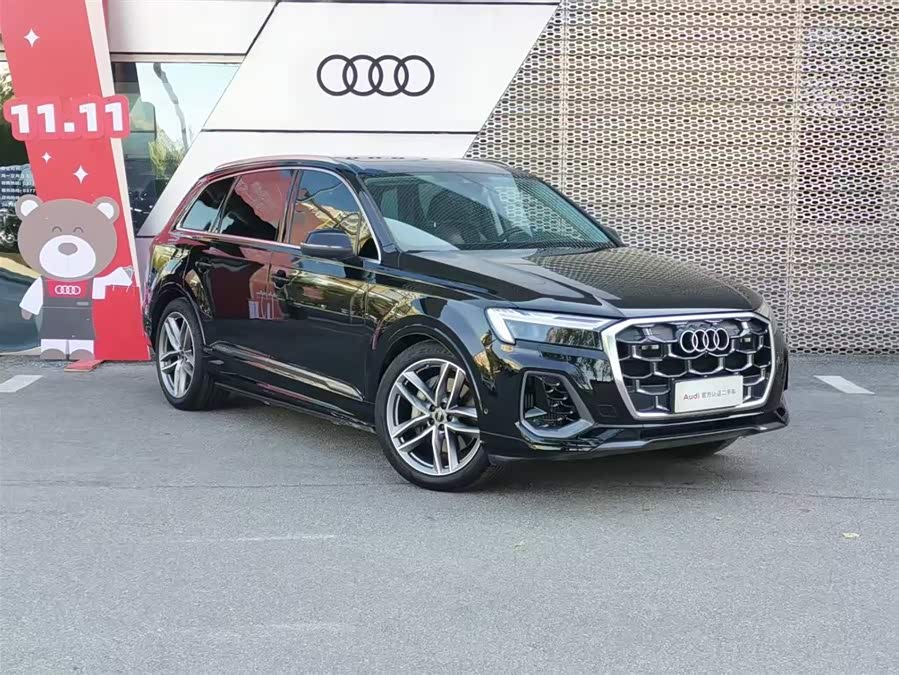 Audi Q7 2024 صورة سيارة #4