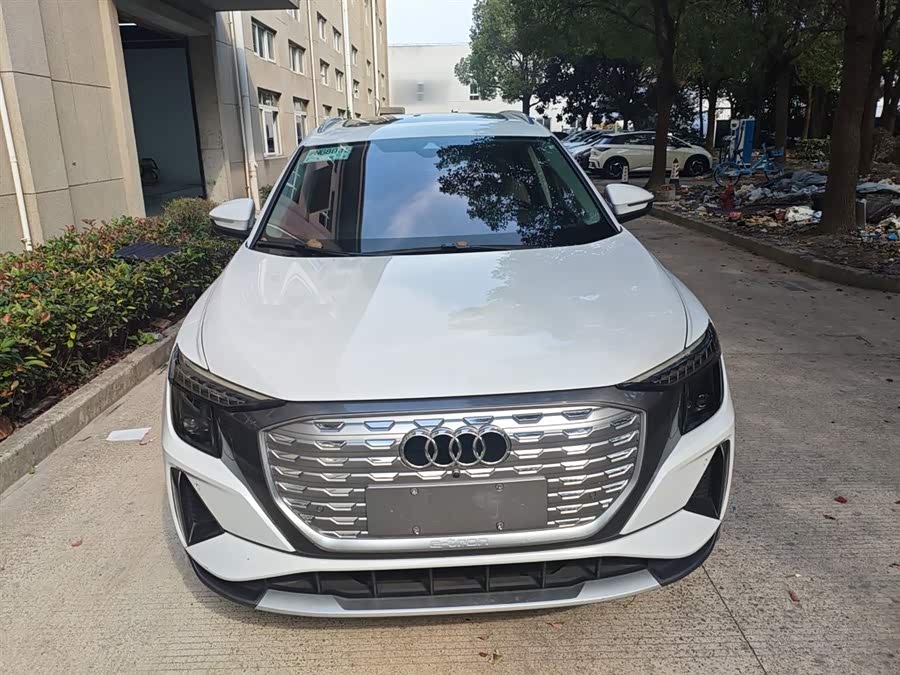 Audi Q5 e-tron 2023 #4 Audi Q5 e-tron 2023 صورة سيارة #4