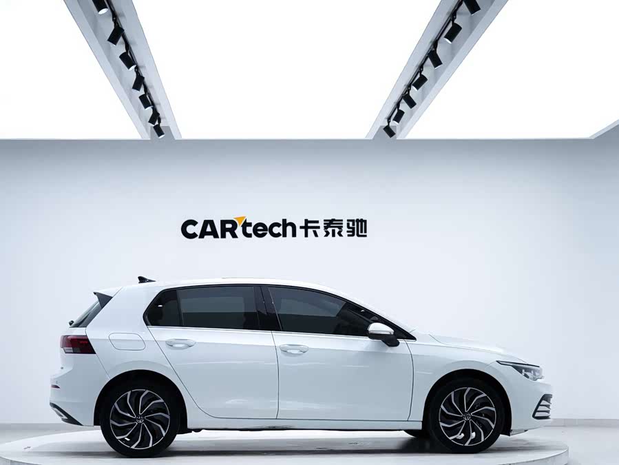 Volkswagen Golf 2023 car image #4