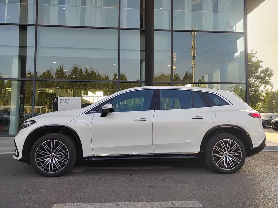 Mercedes-Benz EQS SUV 2025 #4 Mercedes-Benz EQS SUV 2025 car image #4