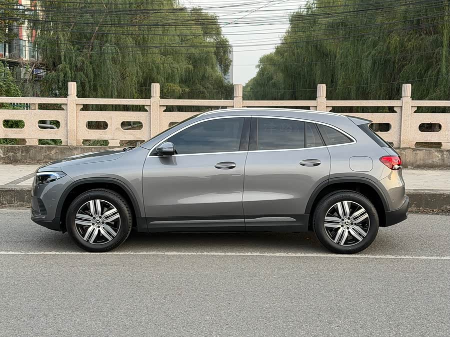 Mercedes-Benz EQA Class 2023 immagine di auto #4