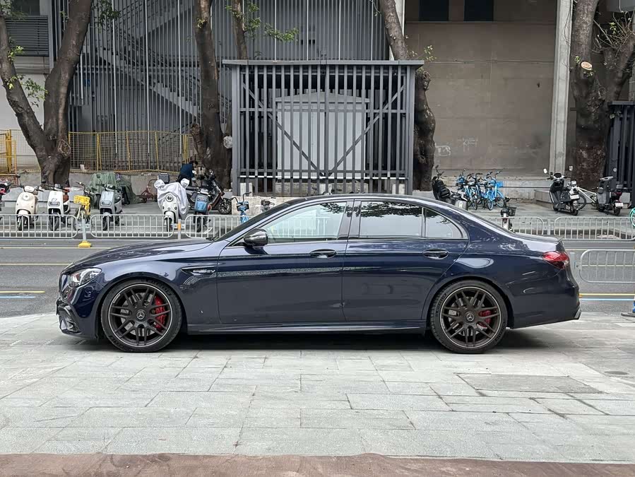 Mercedes-Benz E AMG 2022 immagine di auto #4