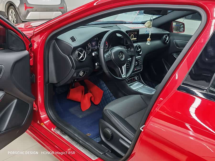 Mercedes-Benz A Class (Imported) 2013 immagine di auto #4