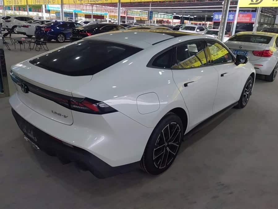 Changan UNI-V iDD 2024 car image #4