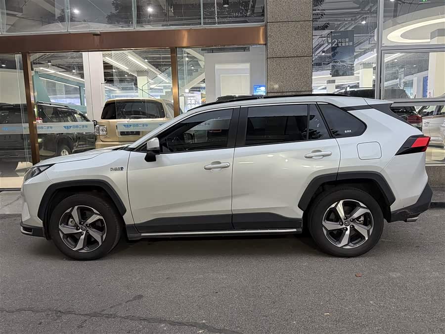 Toyota RAV4 Hybird E+ 2021 #4 Toyota RAV4 Hybird E+ 2021 car image #4