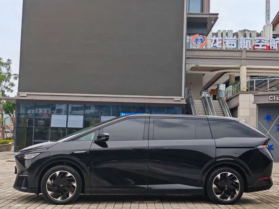 Xpeng X9 2024 imagem de carro #4