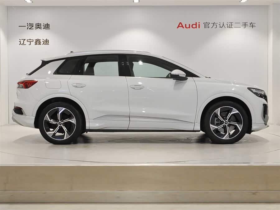 Audi Q4 e-tron 2023 صورة سيارة #4