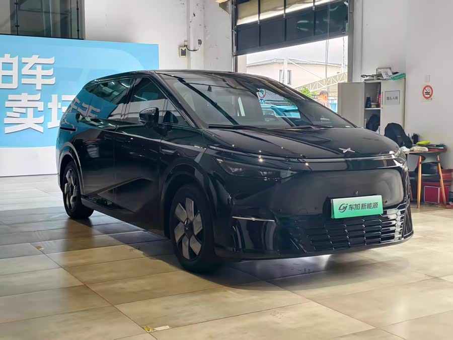 Xpeng X9 2024 صورة سيارة #4